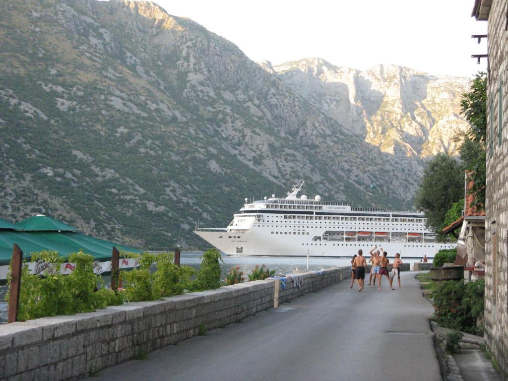 Apartments Penovic Kotor Exterior photo